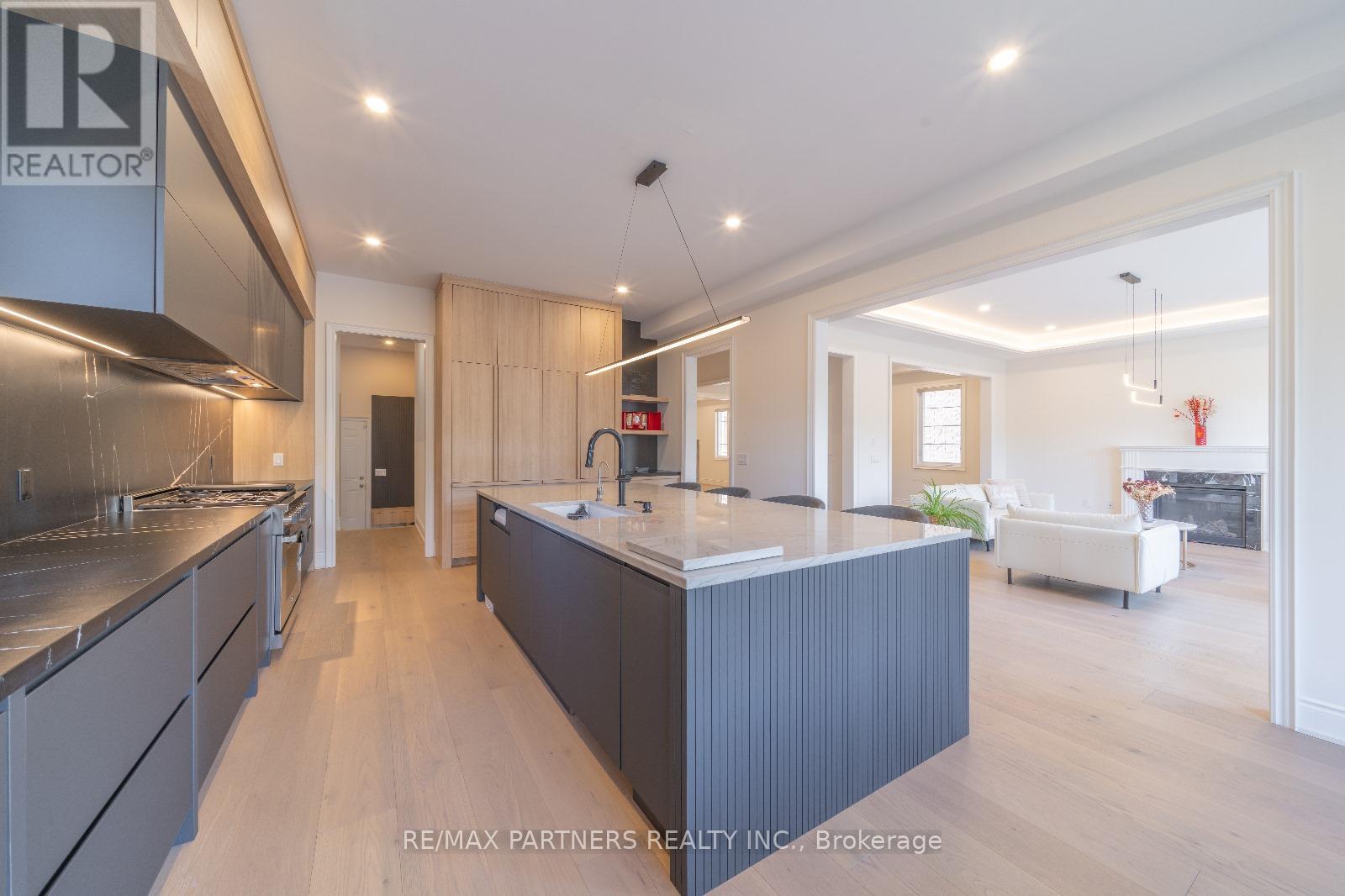 197 Steam Whistle Drive, Whitchurch-Stouffville, Ontario  L4A 4X5 - Photo 9 - N12085401