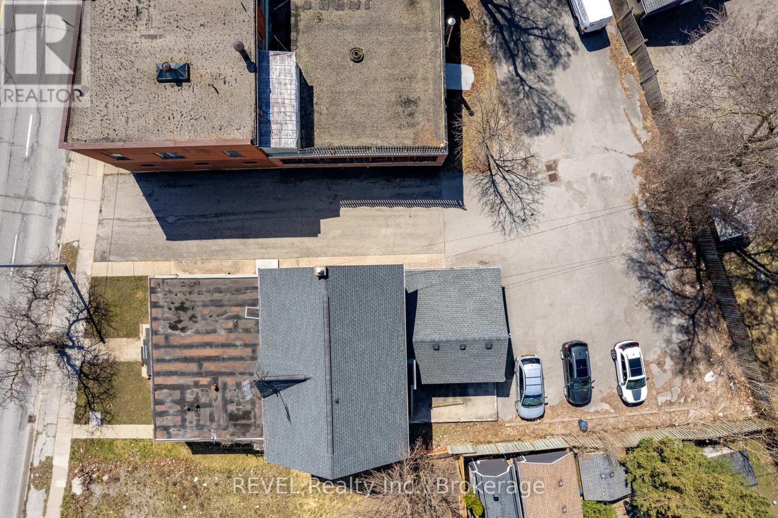 131 Niagara Street, St. Catharines, Ontario  L2R 4L6 - Photo 12 - X12085447