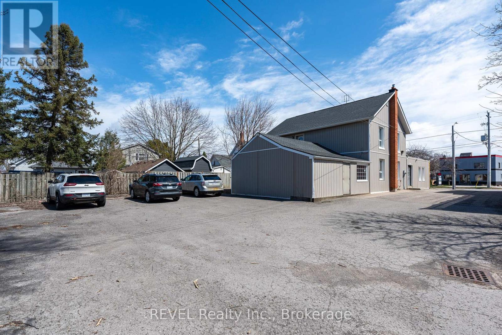 131 Niagara Street, St. Catharines, Ontario  L2R 4L6 - Photo 4 - X12085447