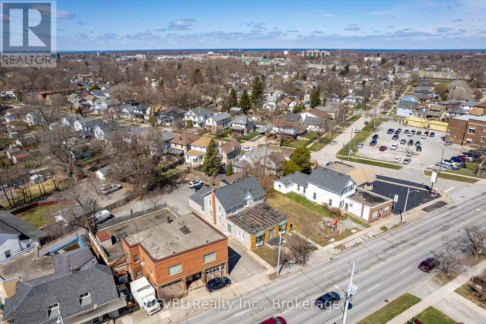 131 Niagara Street, St. Catharines, Ontario  L2R 4L6 - Photo 7 - X12085447