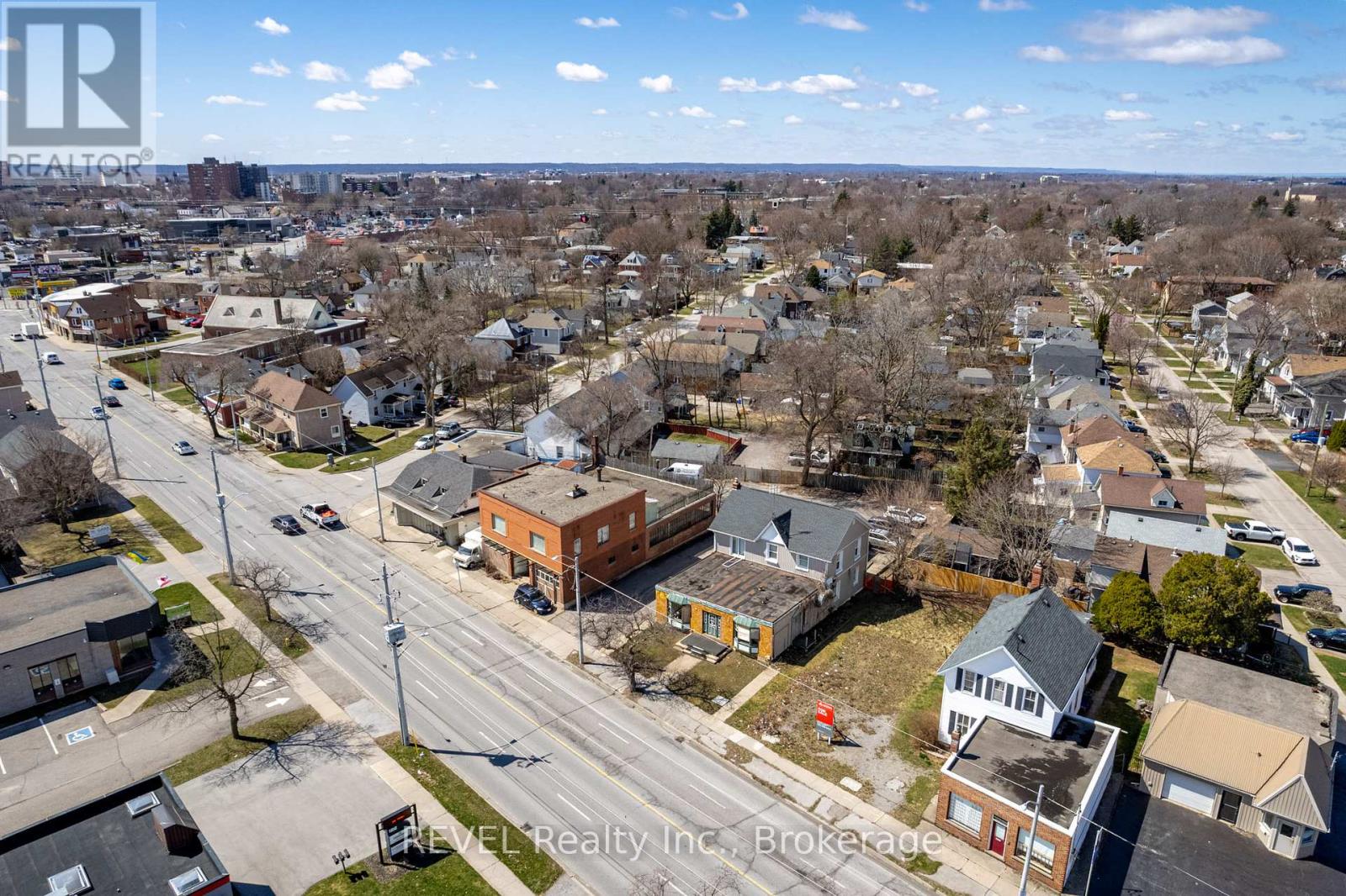 131 Niagara Street, St. Catharines, Ontario  L2R 4L6 - Photo 9 - X12085447