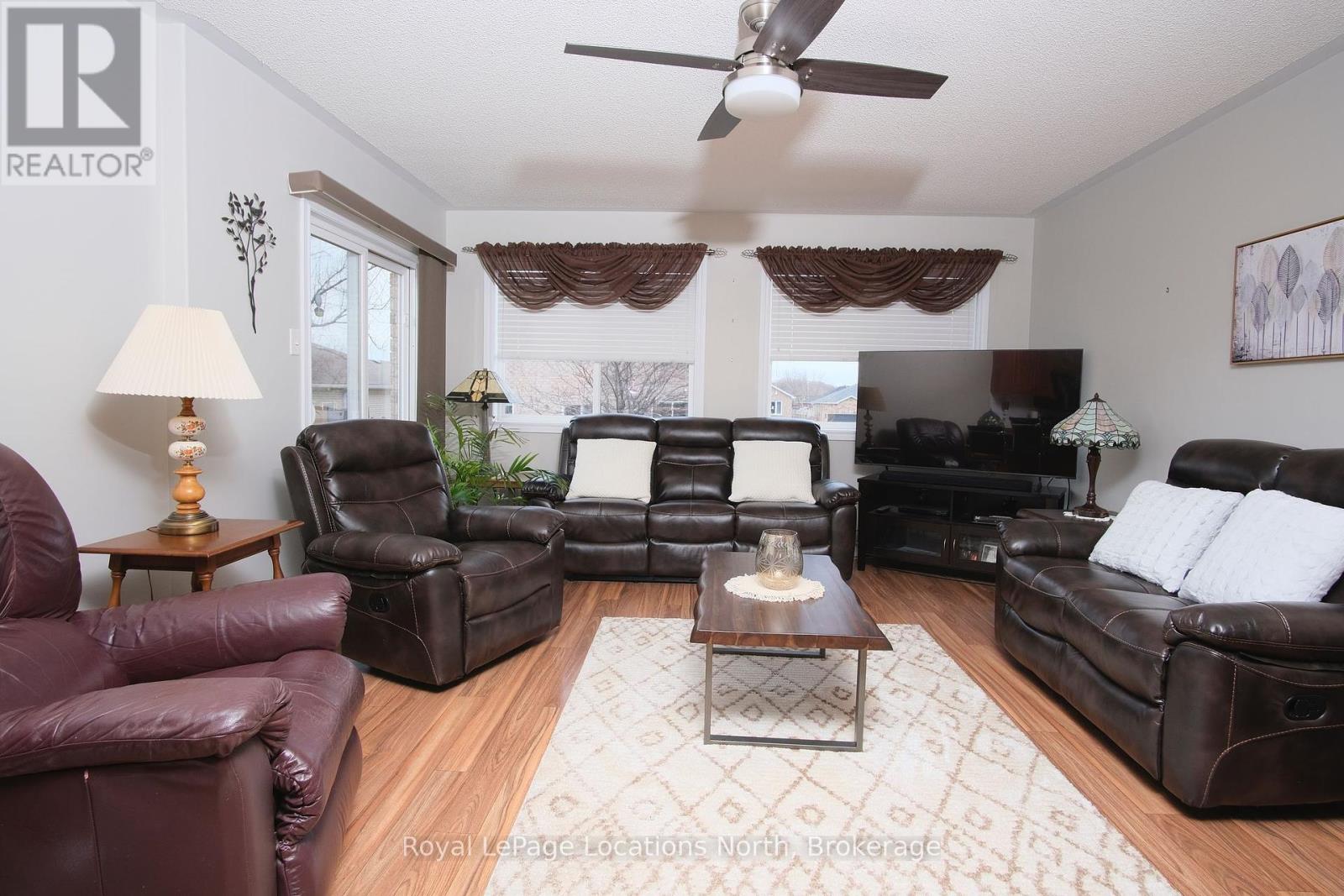 19 Whitfield Crescent, Springwater, Ontario  L0L 1P0 - Photo 12 - S12085441