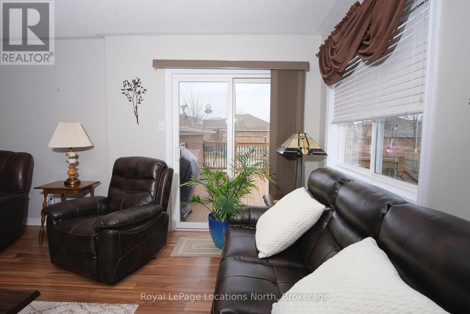 19 Whitfield Crescent, Springwater, Ontario  L0L 1P0 - Photo 15 - S12085441