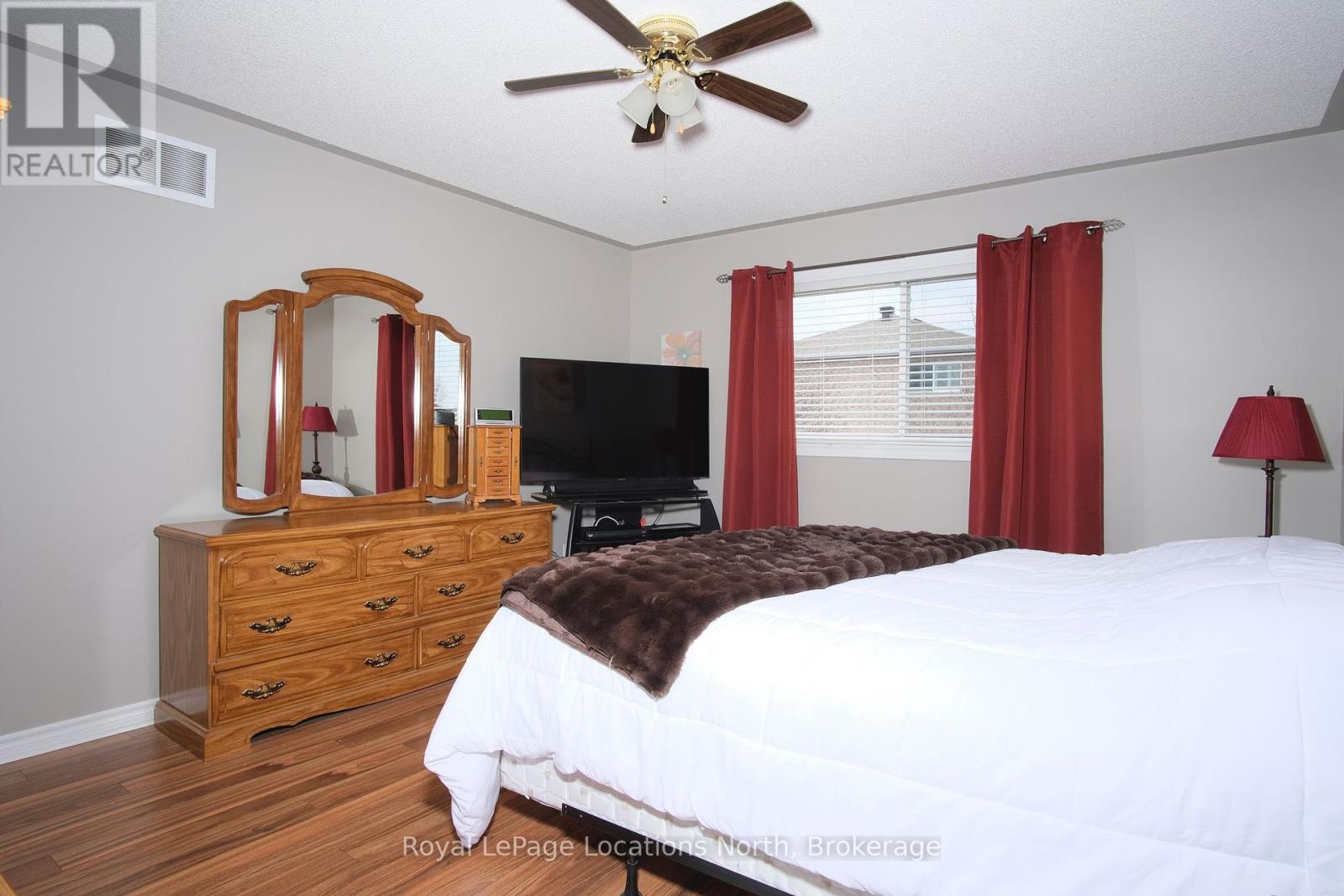 19 Whitfield Crescent, Springwater, Ontario  L0L 1P0 - Photo 17 - S12085441