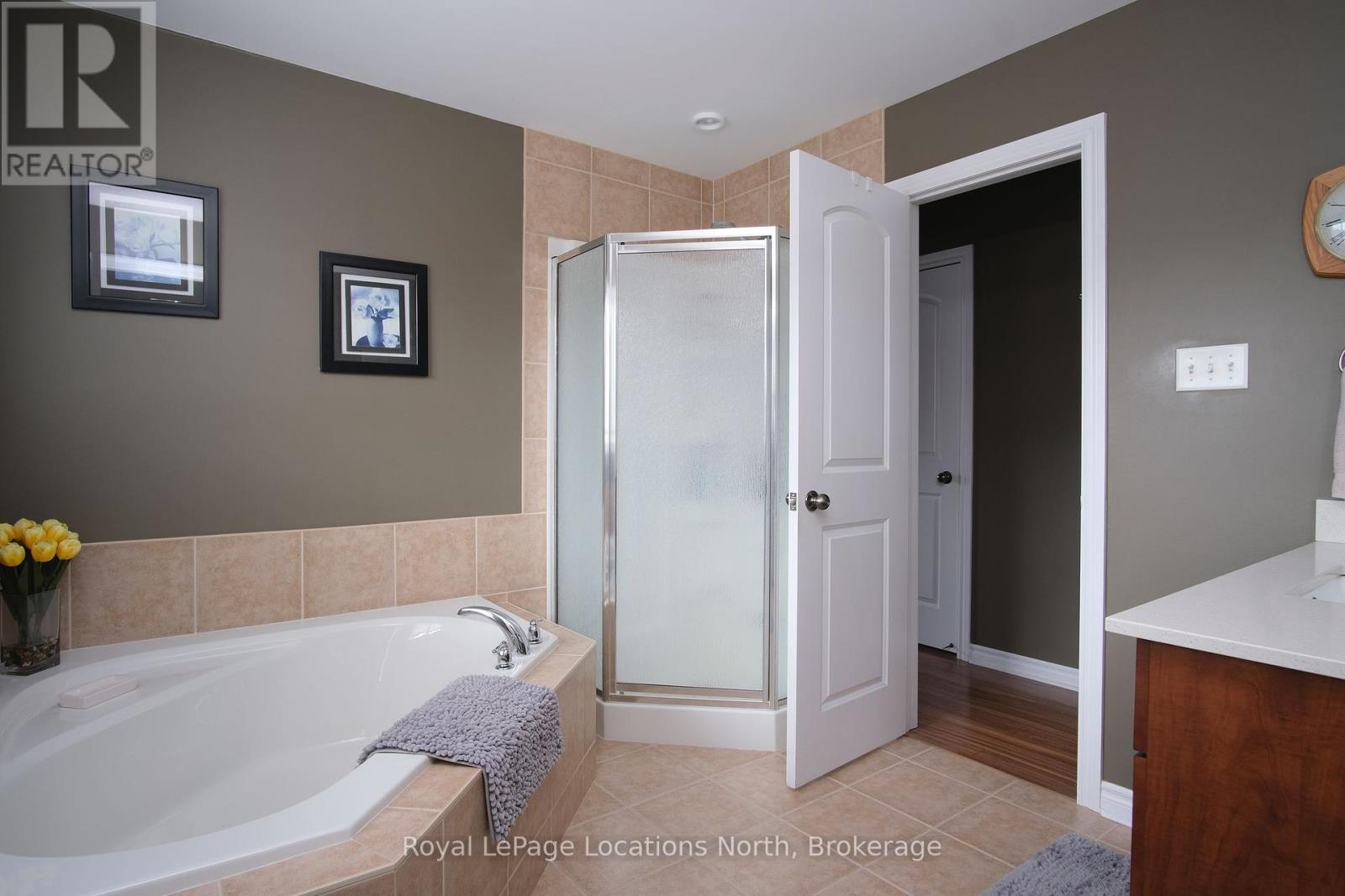 19 Whitfield Crescent, Springwater, Ontario  L0L 1P0 - Photo 19 - S12085441