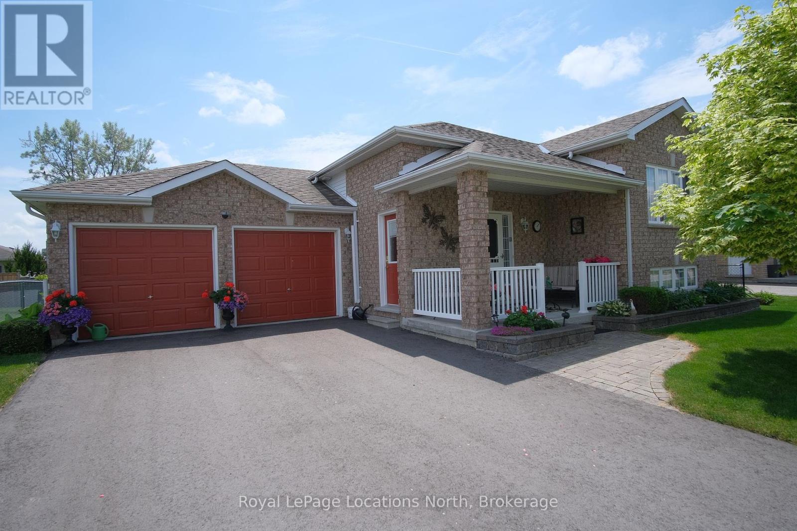 19 Whitfield Crescent, Springwater, Ontario  L0L 1P0 - Photo 2 - S12085441