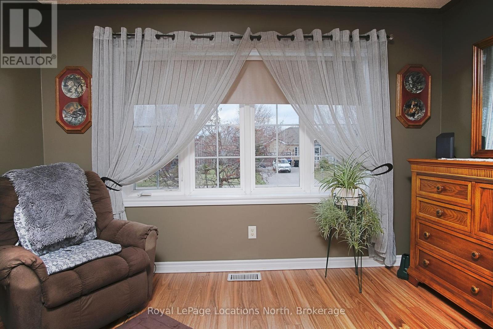 19 Whitfield Crescent, Springwater, Ontario  L0L 1P0 - Photo 24 - S12085441