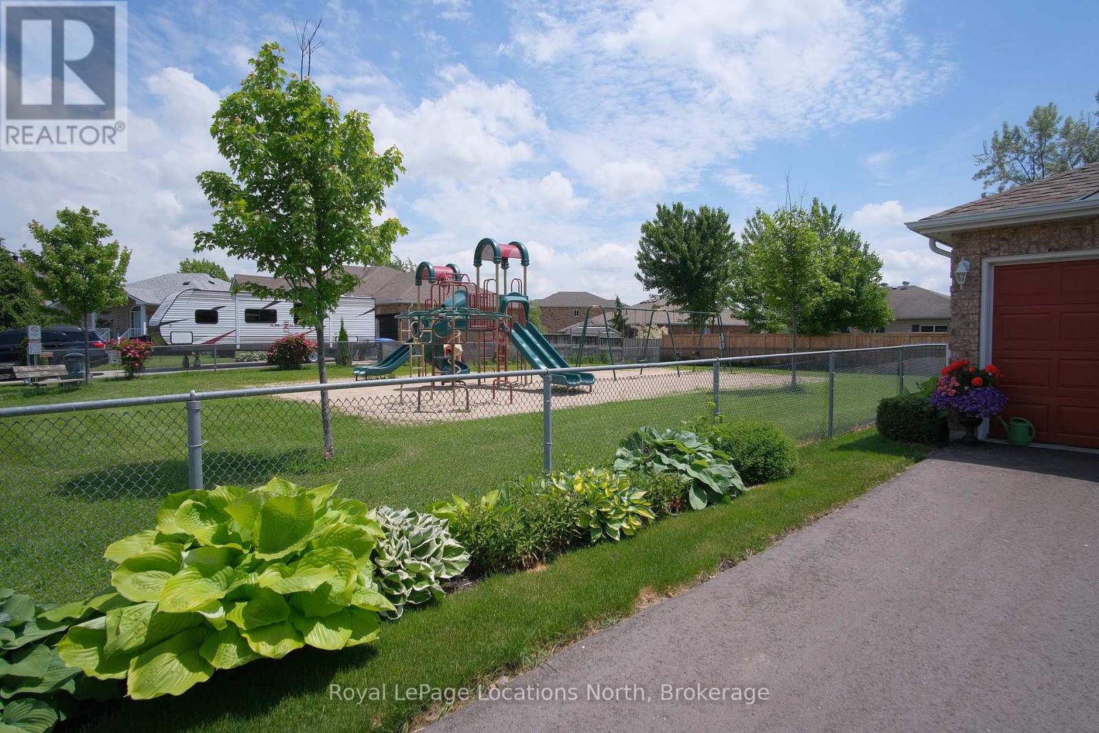 19 Whitfield Crescent, Springwater, Ontario  L0L 1P0 - Photo 35 - S12085441