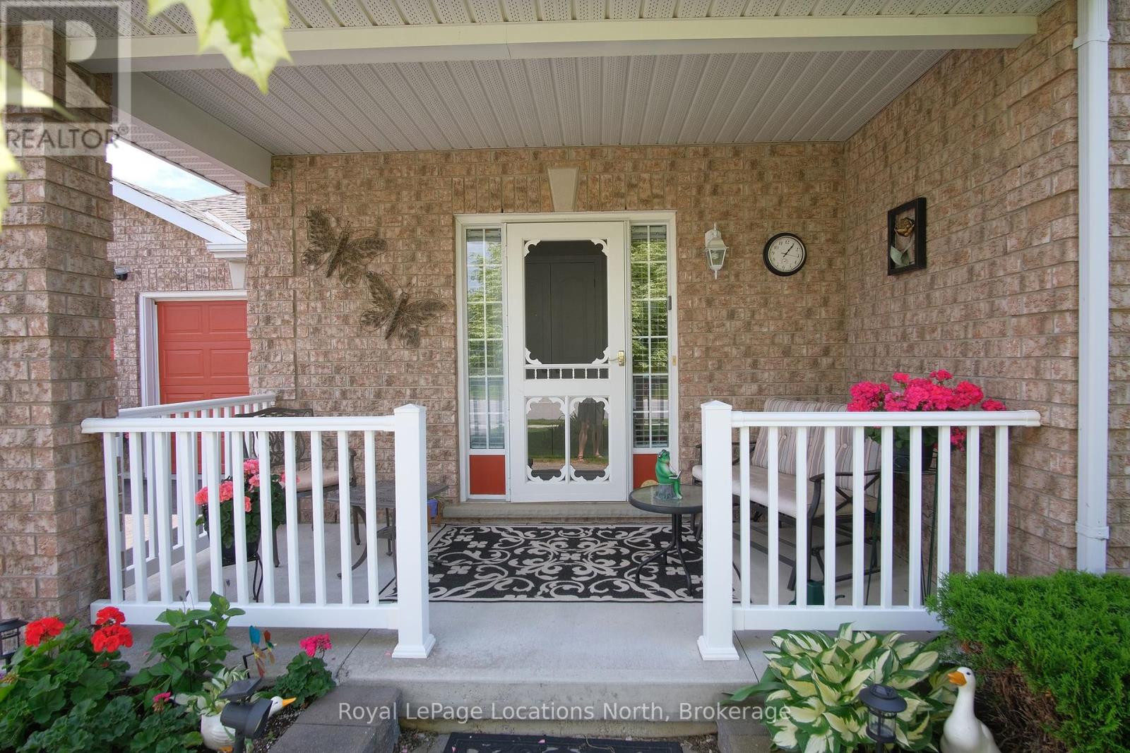 19 Whitfield Crescent, Springwater, Ontario  L0L 1P0 - Photo 5 - S12085441