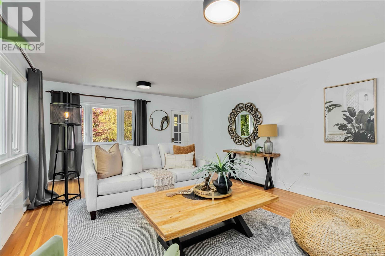 Property at 1064 Deal St image 2
