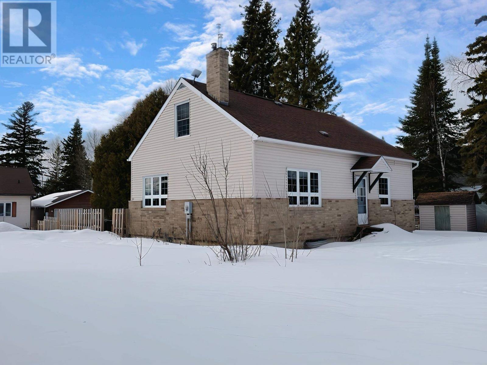102 Park Dr, Longlac, Ontario  P0T 2A0 - Photo 2 - TB250760
