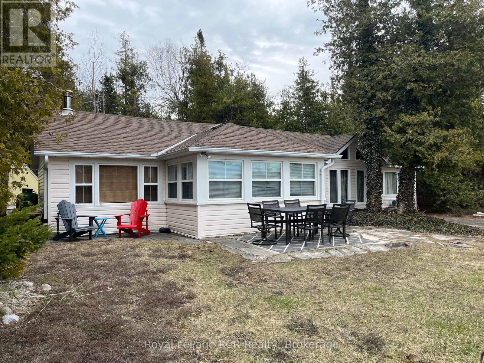 1371 2nd Avenue S, Native Leased Lands, Ontario  N0H 2L0 - Photo 2 - X12085509