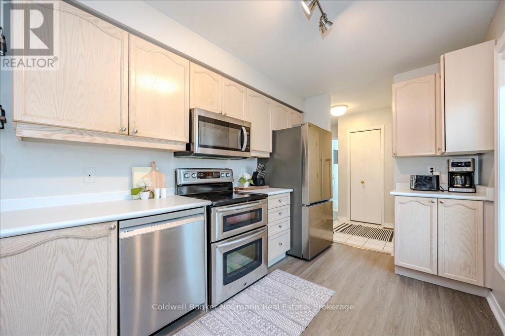 30 - 60 Ptarmigan Drive, Guelph, Ontario  N1C 1E5 - Photo 13 - X12085537