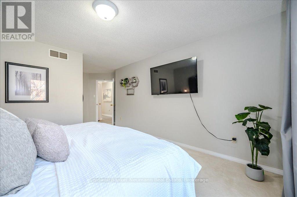 30 - 60 Ptarmigan Drive, Guelph, Ontario  N1C 1E5 - Photo 21 - X12085537