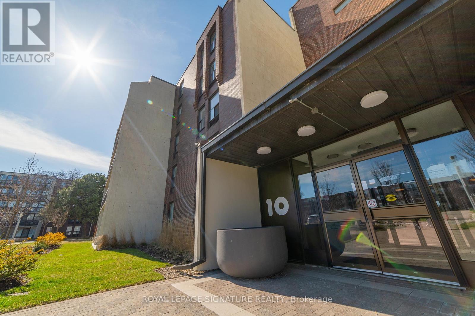 406 - 10 Fashion Roseway Way E, Toronto, Ontario  M2N 6B6 - Photo 2 - C12085272