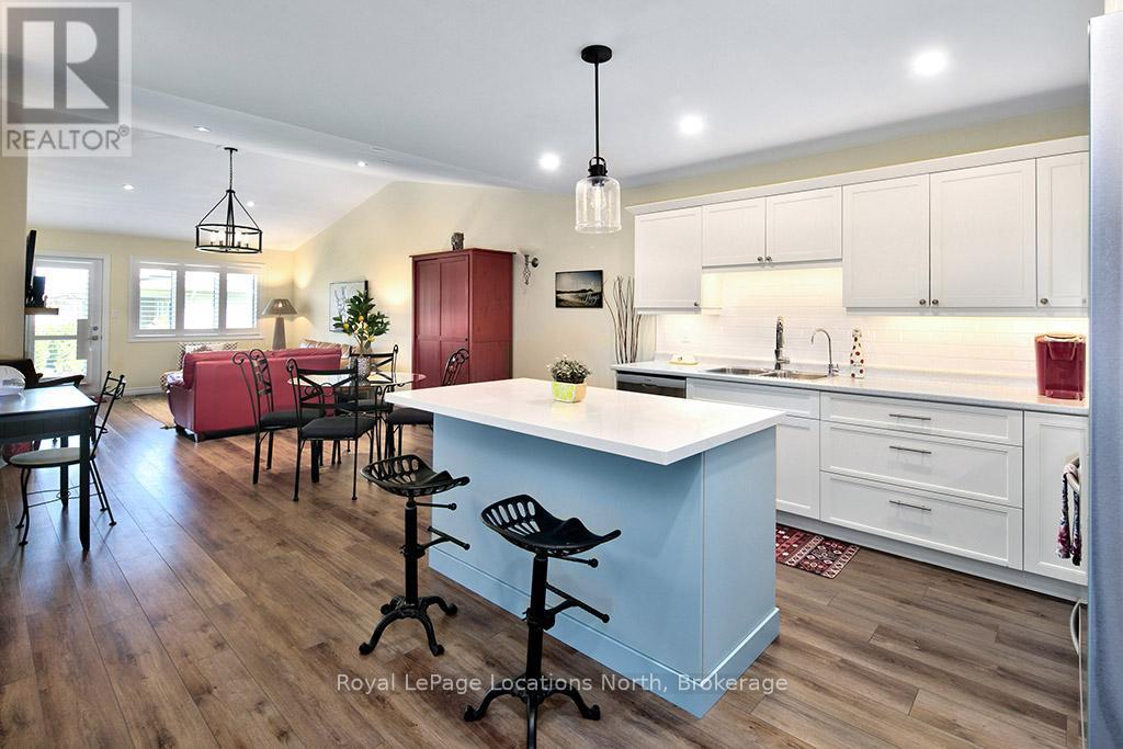 108 Warbler Way, Blue Mountains, Ontario  N0H 2P0 - Photo 3 - X12085591