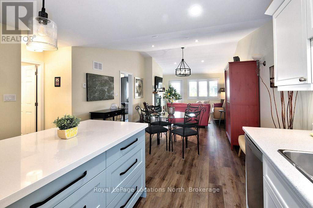 108 Warbler Way, Blue Mountains, Ontario  N0H 2P0 - Photo 6 - X12085591
