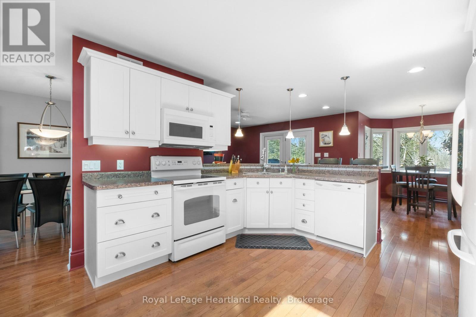 260 William Street E, North Middlesex, Ontario  N0M 2K0 - Photo 11 - X12085644