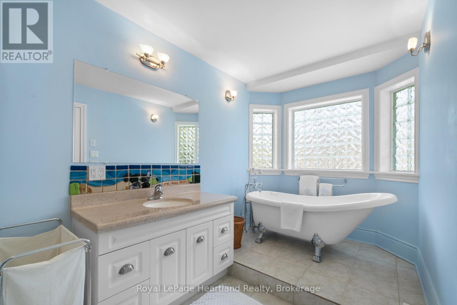 260 William Street E, North Middlesex, Ontario  N0M 2K0 - Photo 19 - X12085644