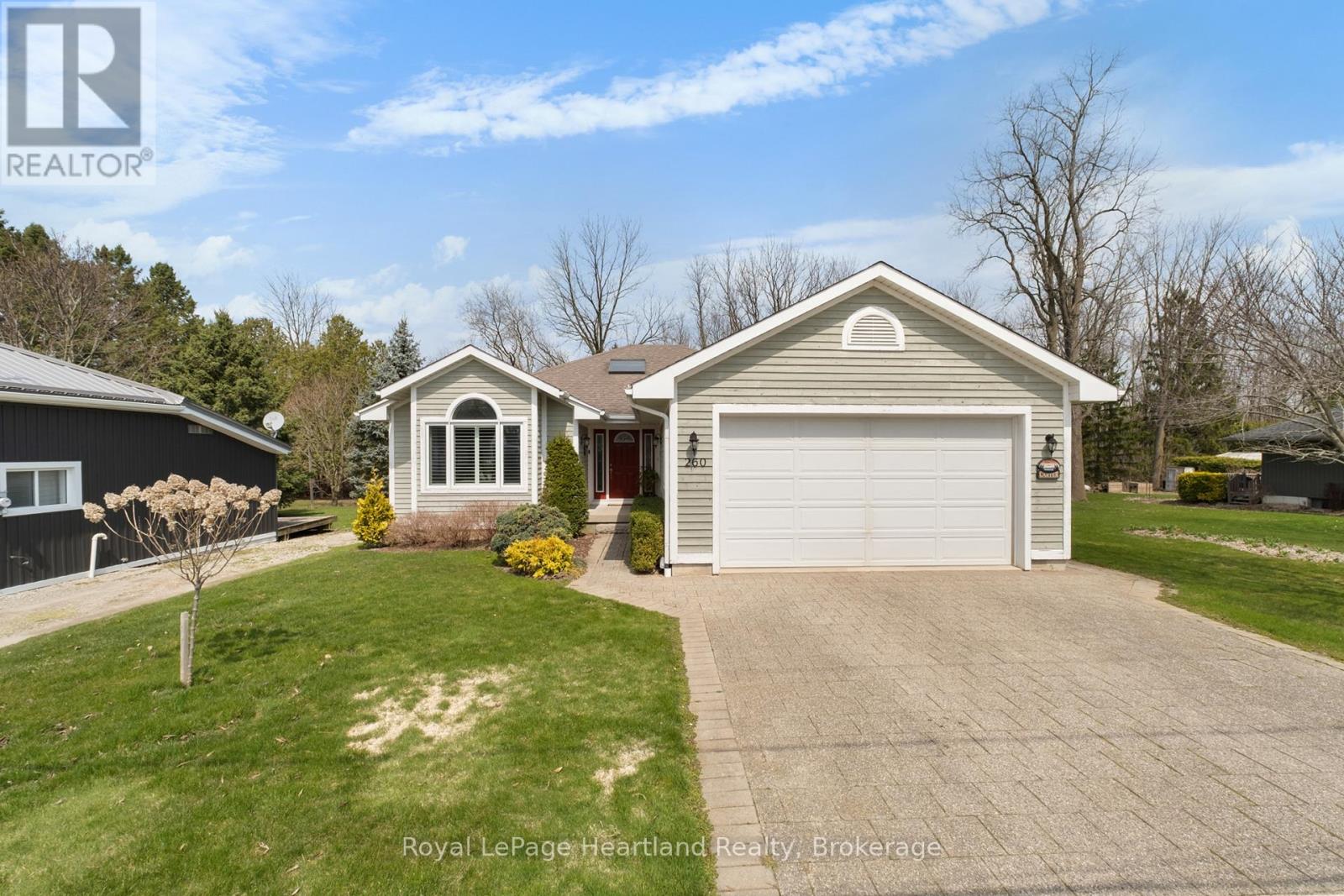 260 William Street E, North Middlesex, Ontario  N0M 2K0 - Photo 2 - X12085644