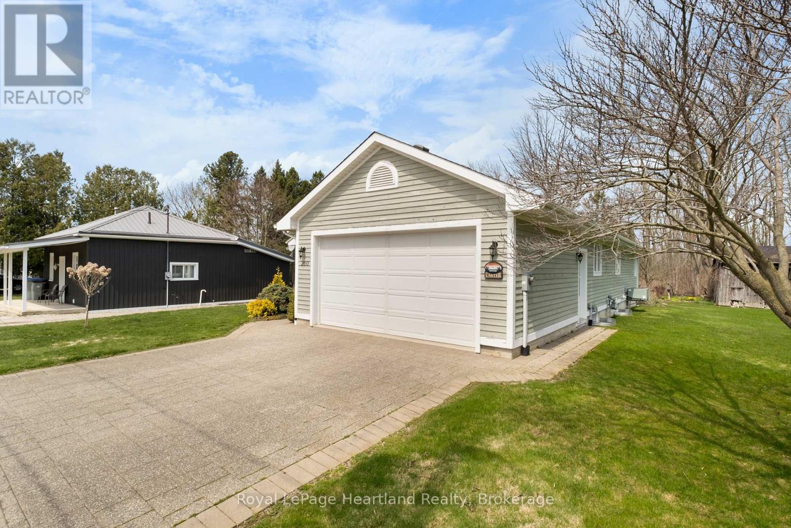 260 William Street E, North Middlesex, Ontario  N0M 2K0 - Photo 38 - X12085644