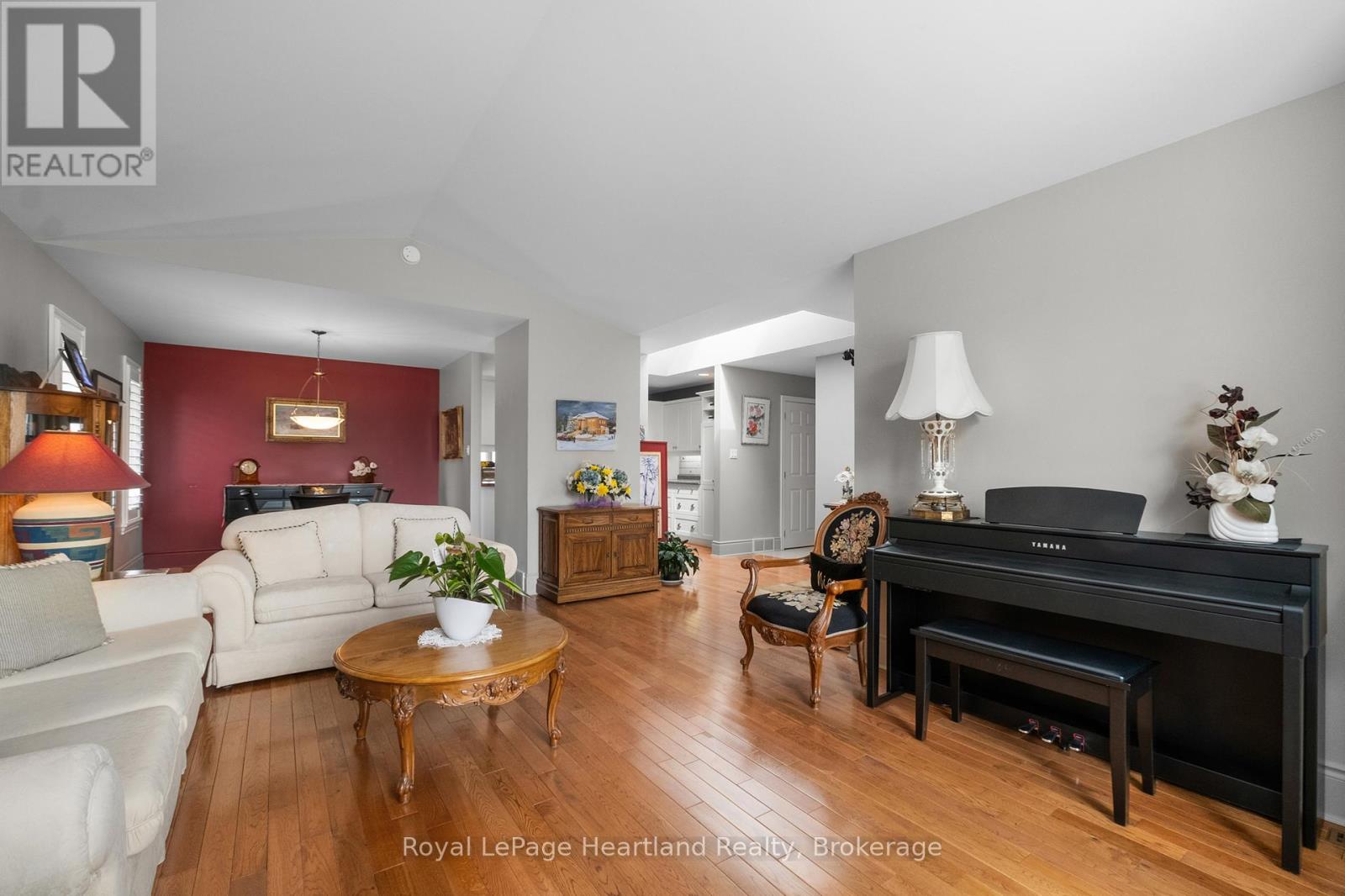 260 William Street E, North Middlesex, Ontario  N0M 2K0 - Photo 8 - X12085644