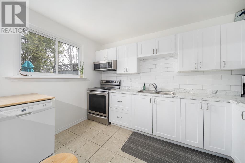 77 Maplestone Avenue, Sarnia, Ontario  N7S 4X1 - Photo 11 - 25008357