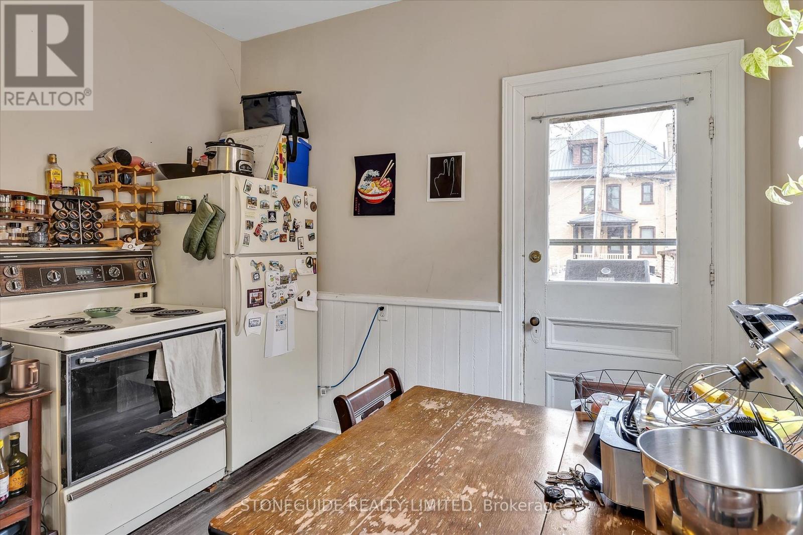 Property at 320-322 PEARL AVENUE image 4