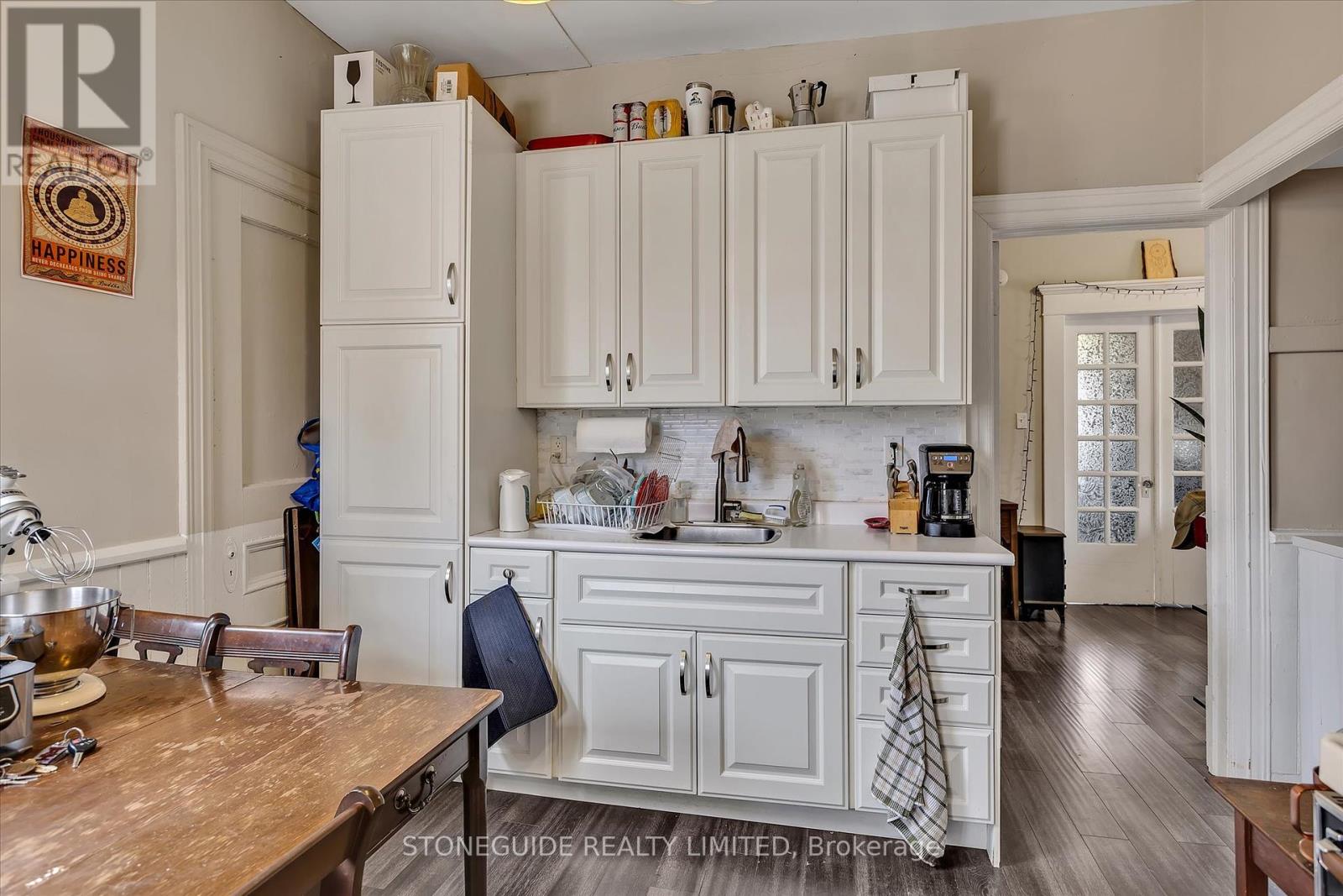Property at 320-322 PEARL AVENUE image 5