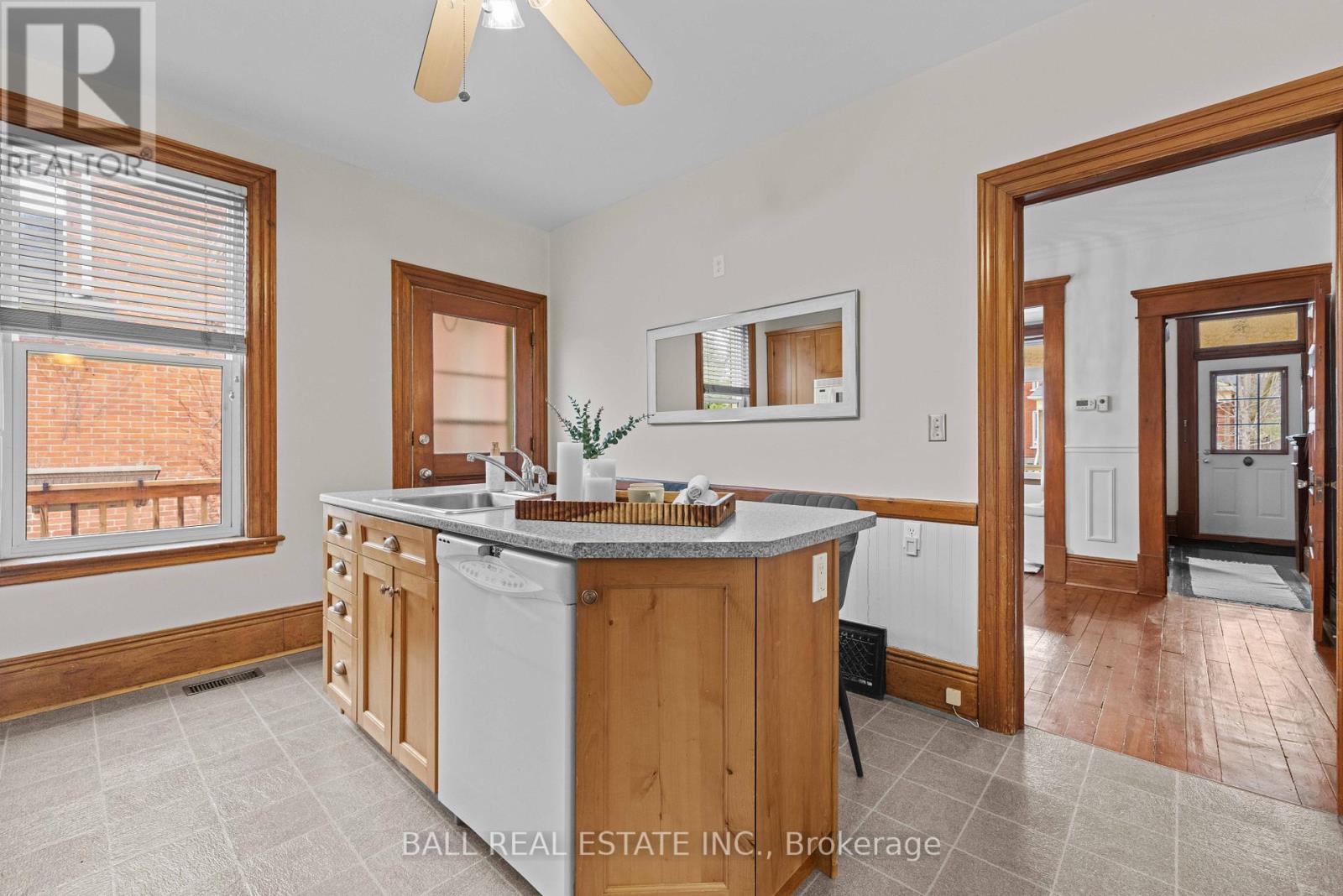 276 John Street, Peterborough Central, Ontario  K9J 5E9 - Photo 12 - X12085715