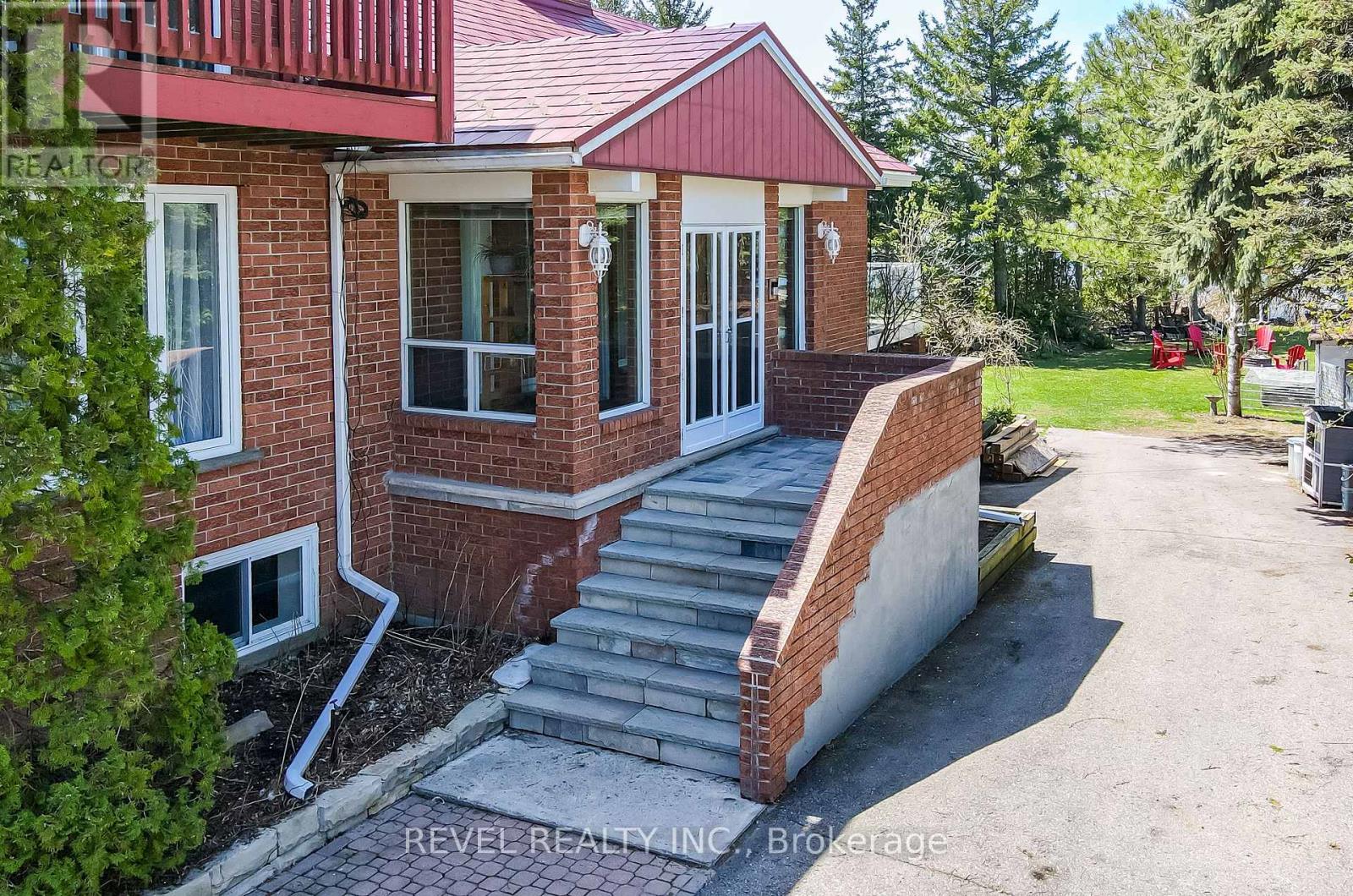 Property at 27 CEDAR CRESCENT image 2