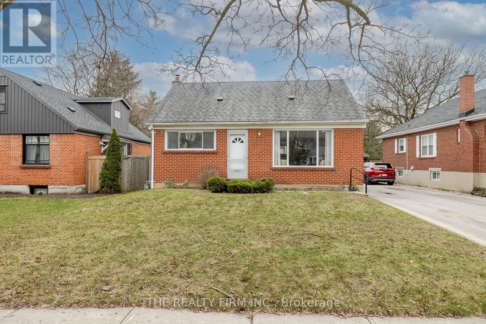 72 Heather Crescent