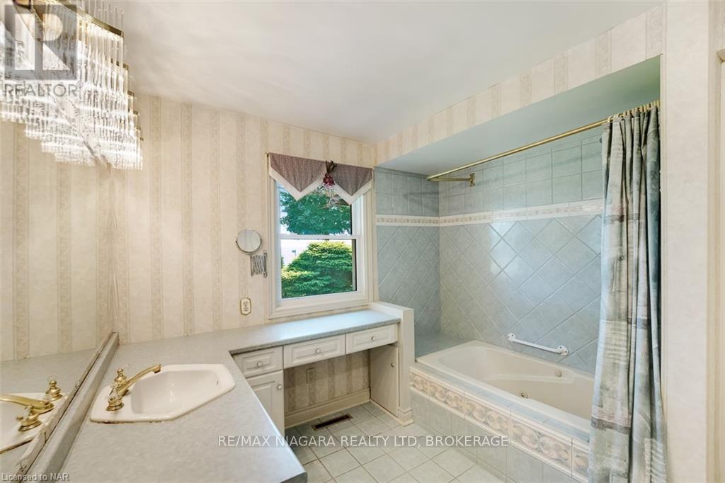4446 Lakeside Drive, Lincoln, Ontario  L3J 0X7 - Photo 17 - X12085673