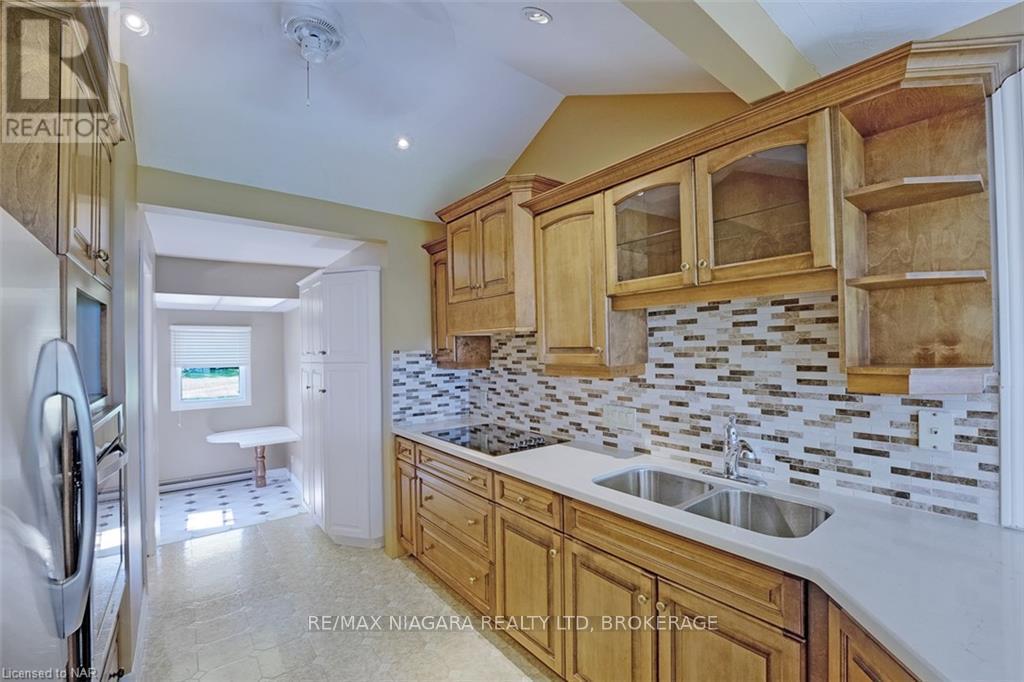4446 Lakeside Drive, Lincoln, Ontario  L3J 0X7 - Photo 8 - X12085673