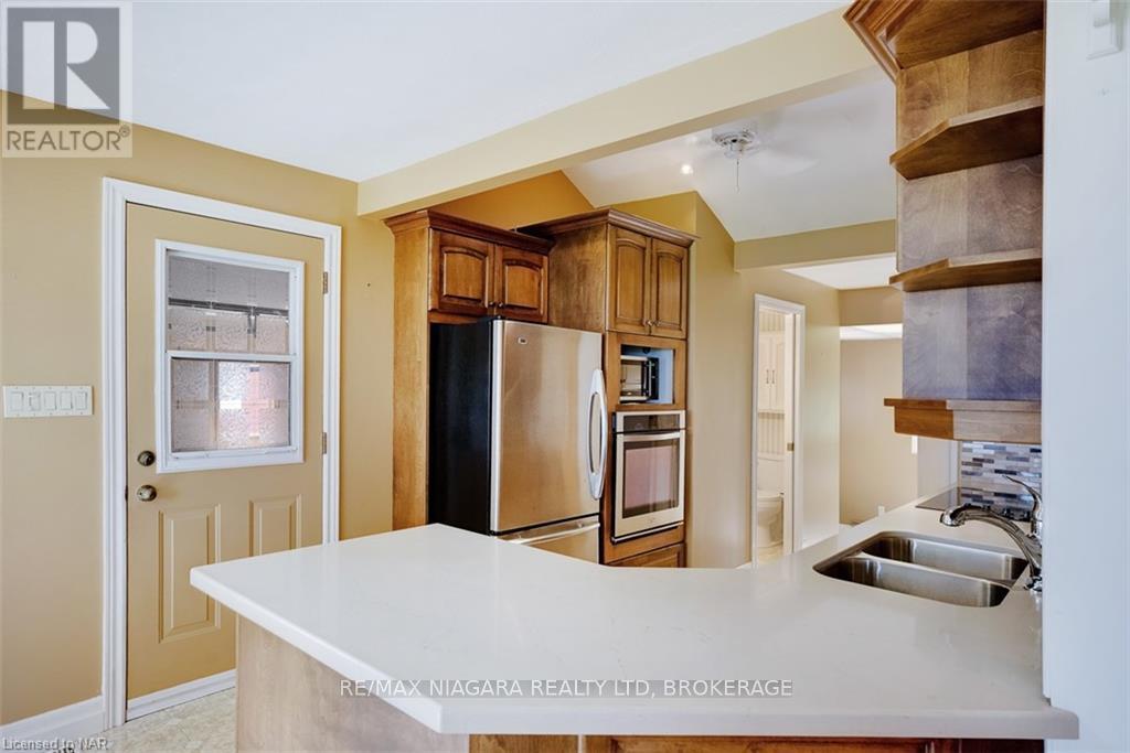 4446 Lakeside Drive, Lincoln, Ontario  L3J 0X7 - Photo 9 - X12085673