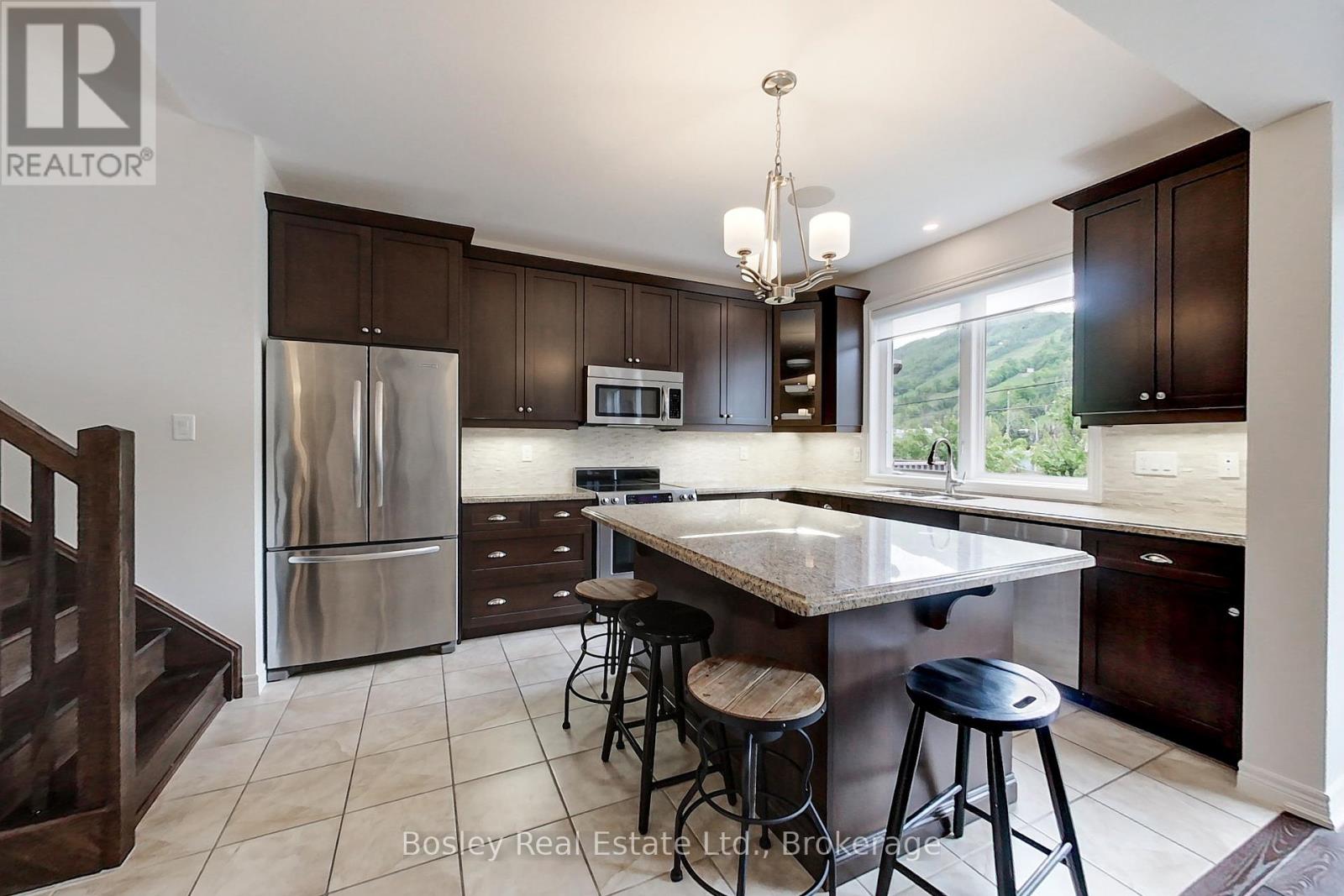 104 Delphi Lane, Blue Mountains, Ontario  N0H 1J0 - Photo 12 - X12085686