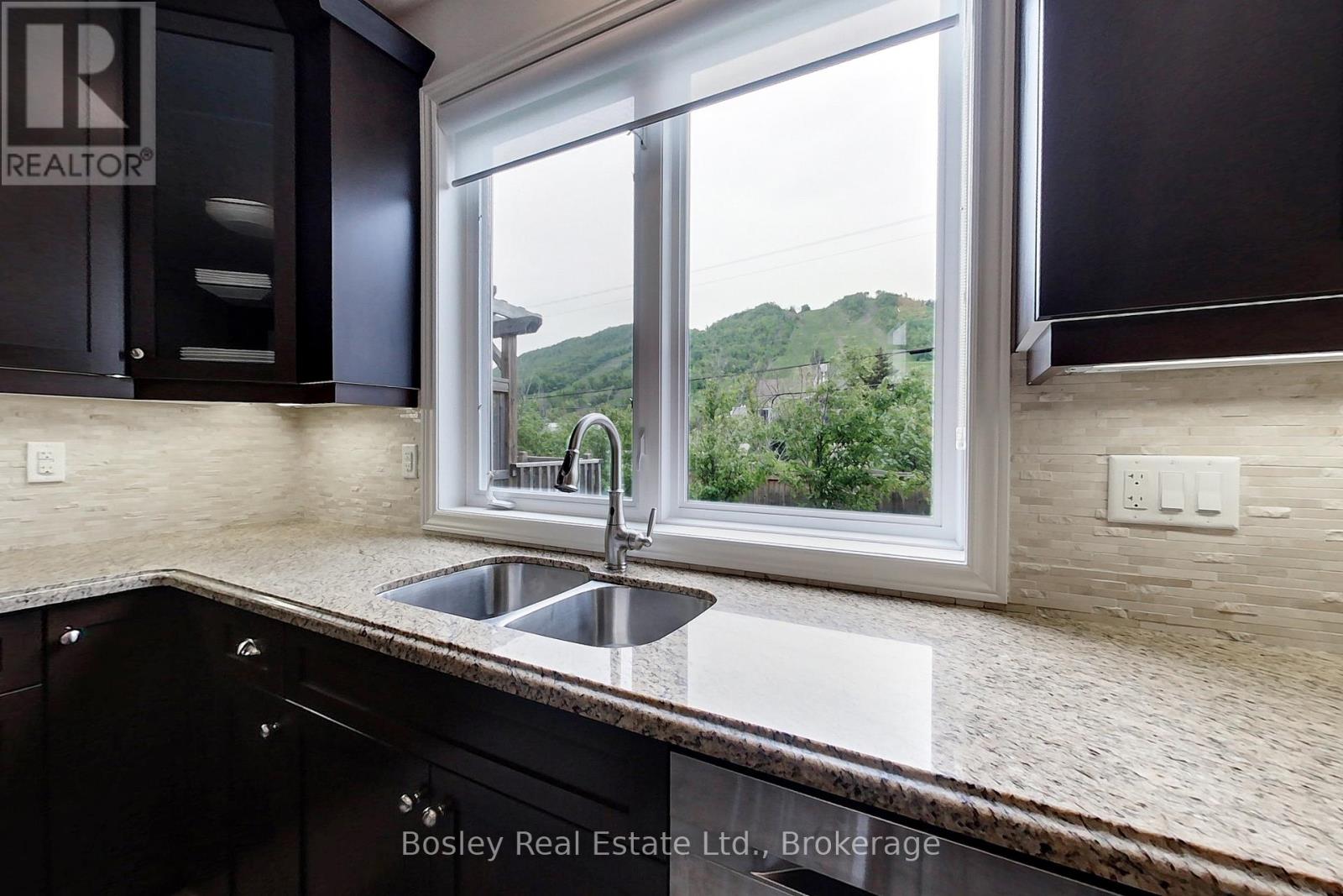 104 Delphi Lane, Blue Mountains, Ontario  N0H 1J0 - Photo 13 - X12085686