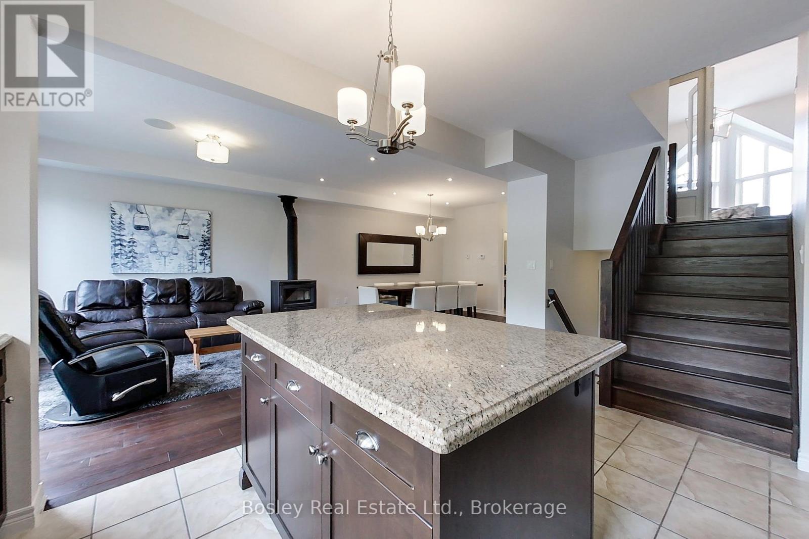 104 Delphi Lane, Blue Mountains, Ontario  N0H 1J0 - Photo 14 - X12085686