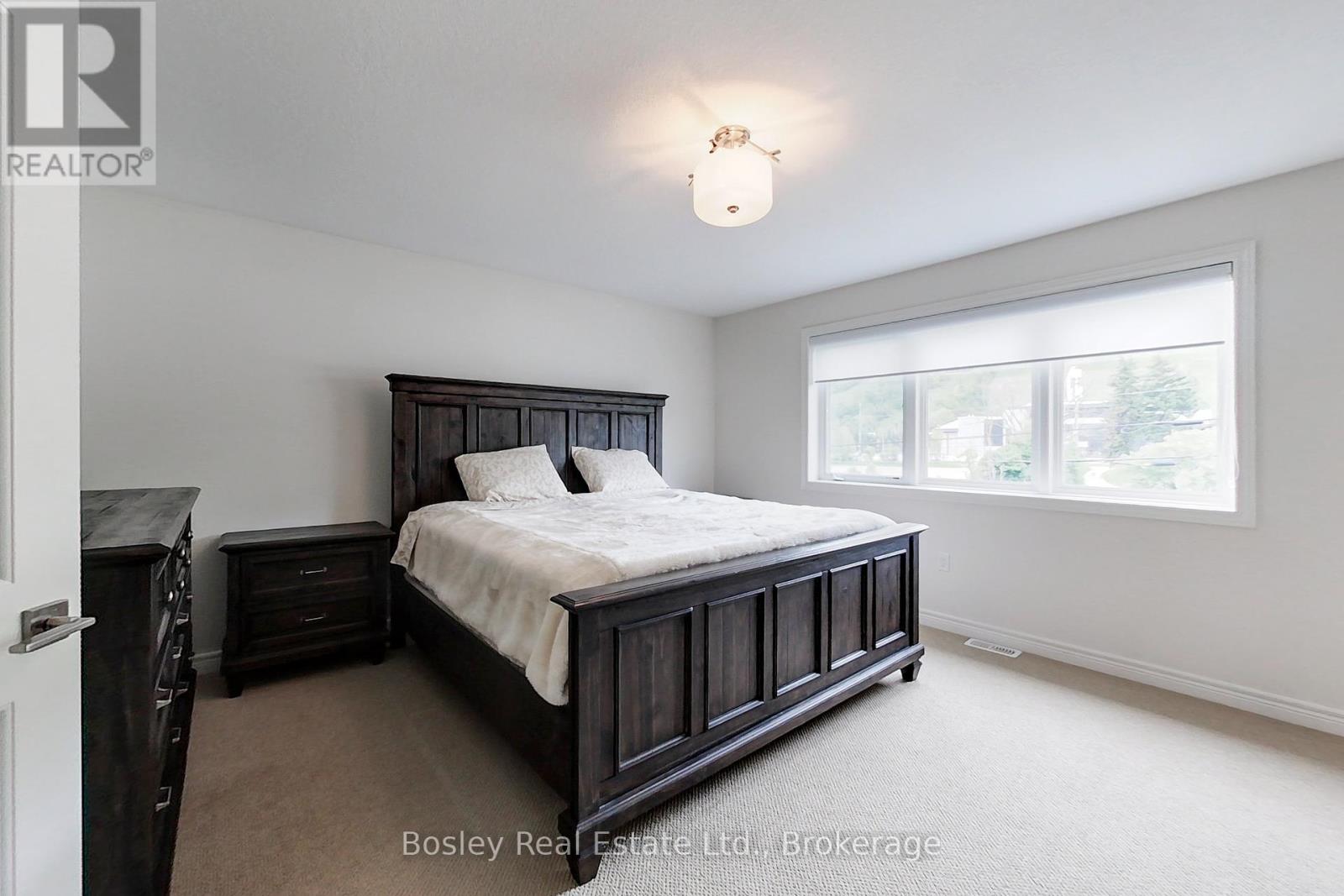 104 Delphi Lane, Blue Mountains, Ontario  N0H 1J0 - Photo 19 - X12085686