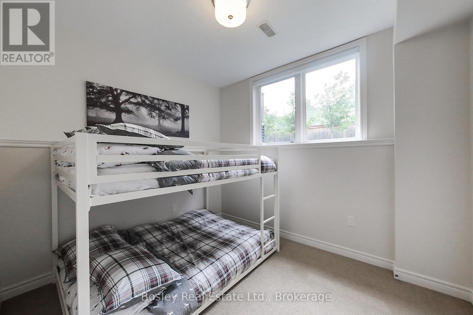 104 Delphi Lane, Blue Mountains, Ontario  N0H 1J0 - Photo 23 - X12085686
