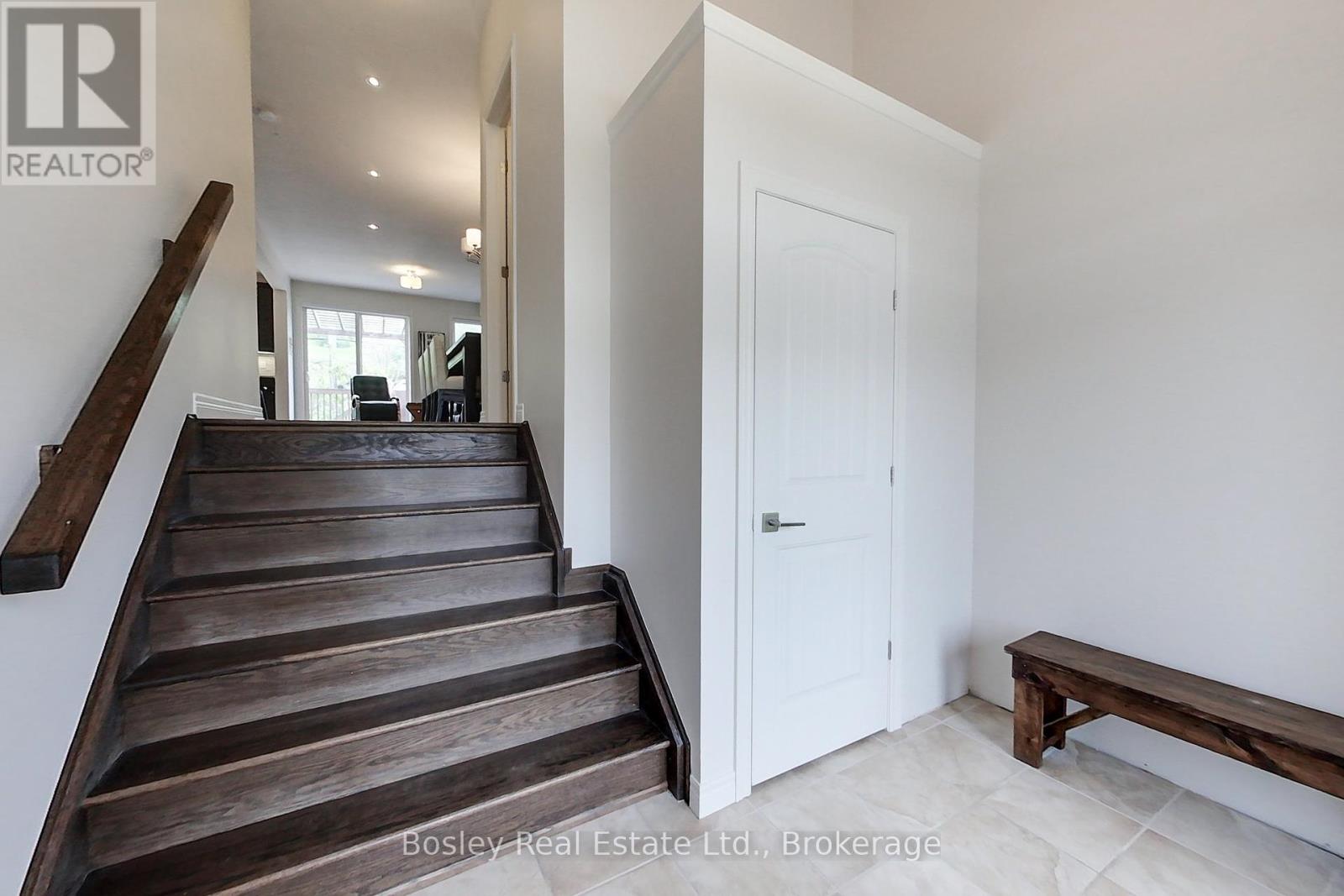 104 Delphi Lane, Blue Mountains, Ontario  N0H 1J0 - Photo 8 - X12085686
