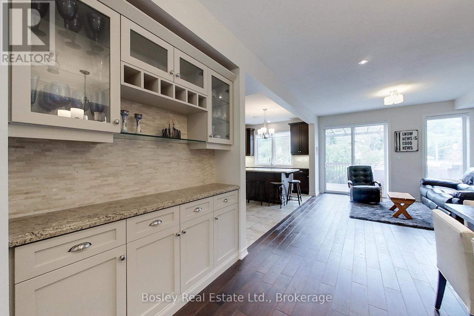 104 Delphi Lane, Blue Mountains, Ontario  N0H 1J0 - Photo 9 - X12085686