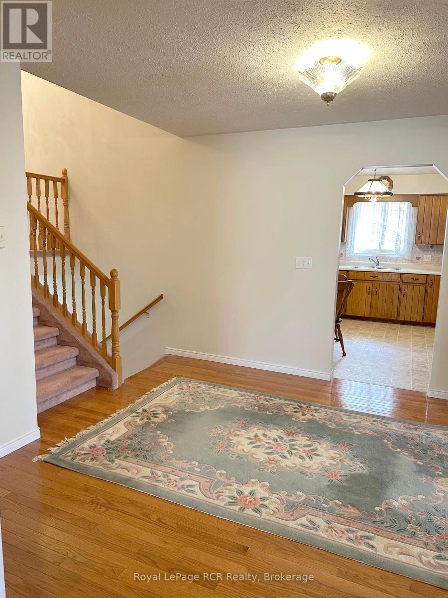 218 4th Street Crescent, Hanover, Ontario  N4N 3S2 - Photo 14 - X12085716