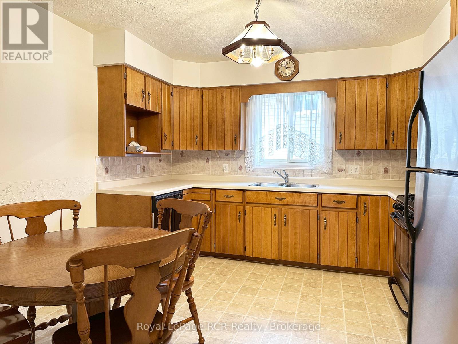218 4th Street Crescent, Hanover, Ontario  N4N 3S2 - Photo 15 - X12085716