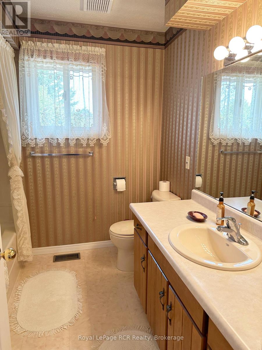 218 4th Street Crescent, Hanover, Ontario  N4N 3S2 - Photo 28 - X12085716