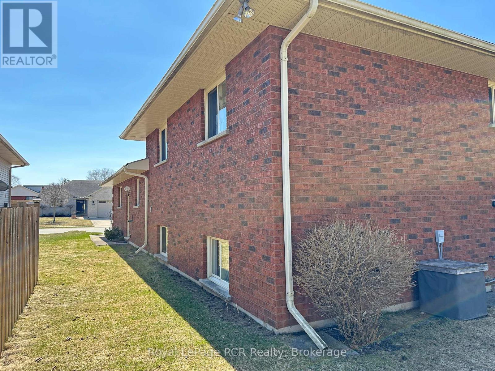 Property at 218 4TH STREET CRESCENT image 4