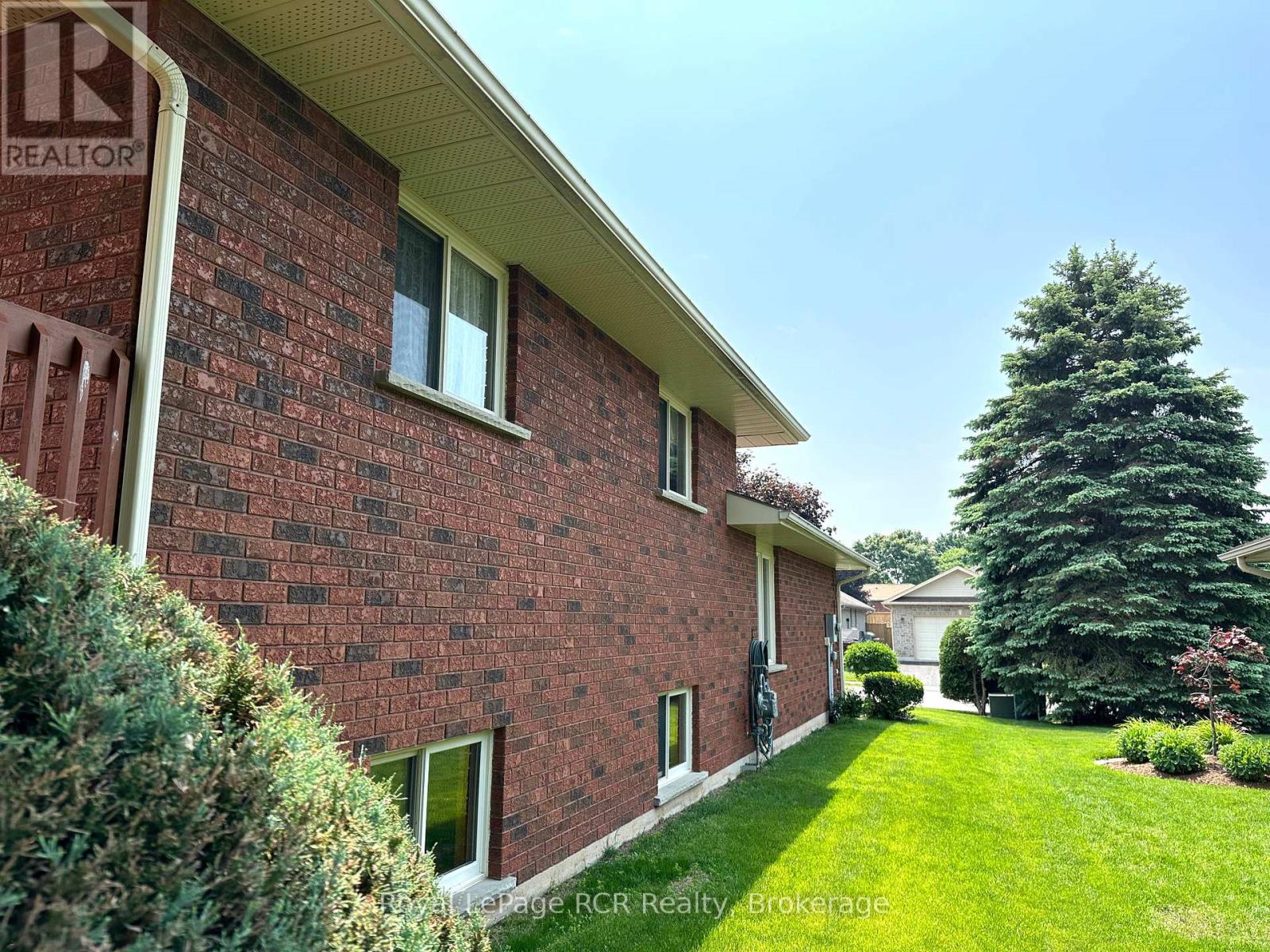 218 4th Street Crescent, Hanover, Ontario  N4N 3S2 - Photo 8 - X12085716