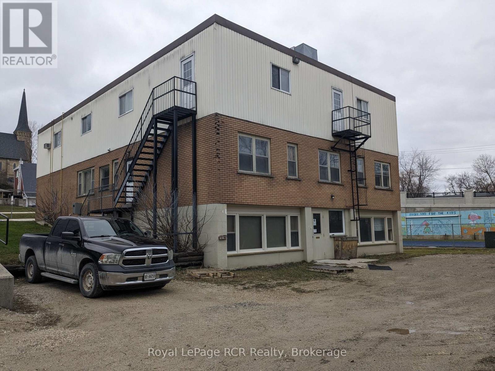 137 George Street W, West Grey, Ontario  N0G 1R0 - Photo 6 - X12085776