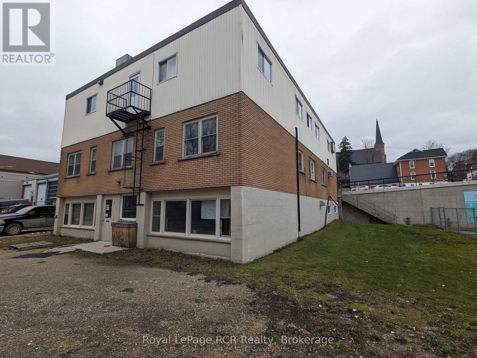 137 George Street W, West Grey, Ontario  N0G 1R0 - Photo 8 - X12085776