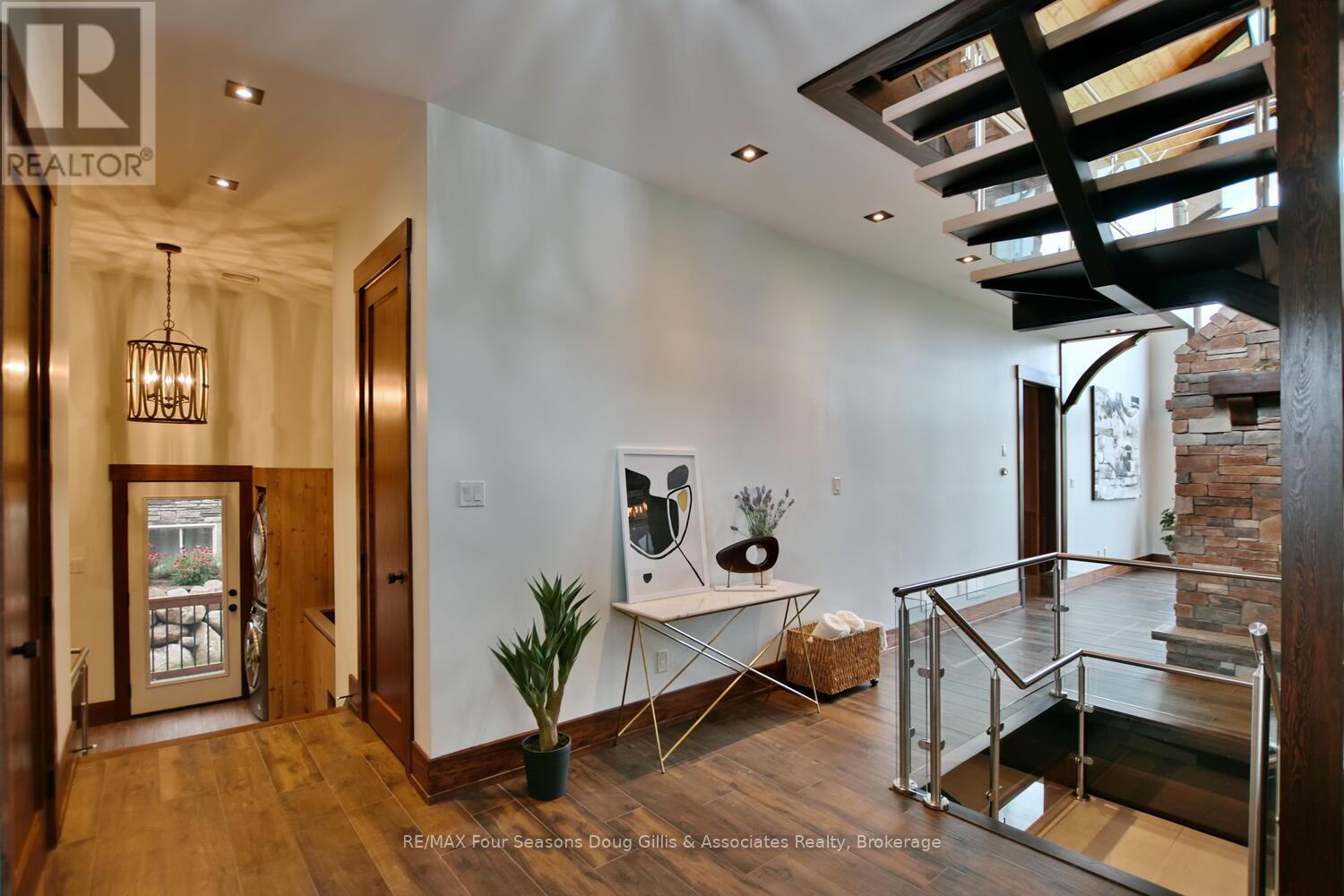 163 West Ridge Drive, Blue Mountains, Ontario  N0H 2P0 - Photo 3 - X12085838